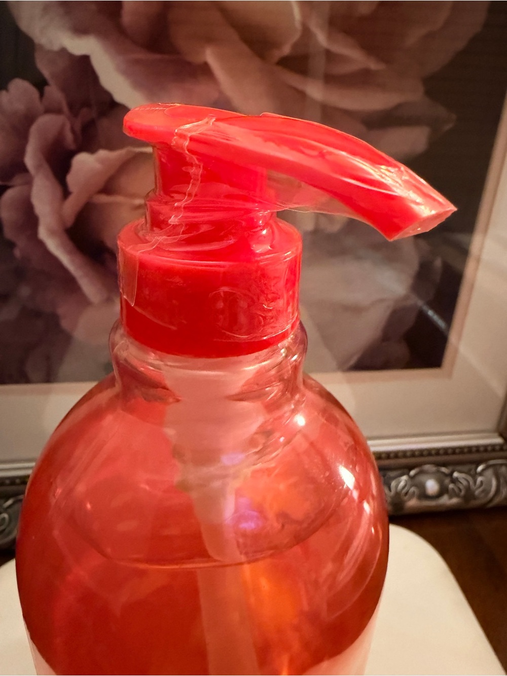 Juicy Couture Strawberry Cream Body Wash w/a Strawberry + Vanilla Scent, 33.8 oz - Picture 6 of 8